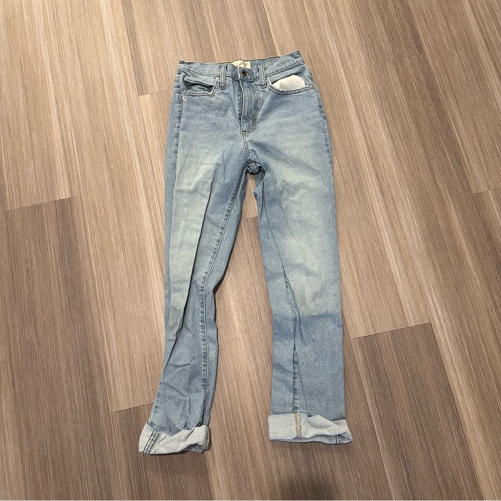 Universal Thread Light Wash Straight Leg Jeans